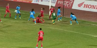  रेखाले दोश्रो पहेँलो कार्ड पाएपछि होहल्ला हुँदा केहीबेर रोकिएको खेल सुरु 